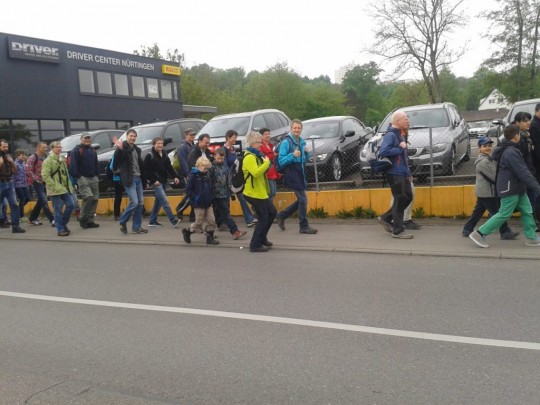Traditionelle JVN Maiwanderung