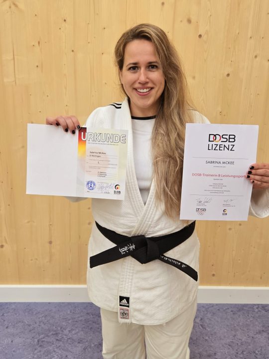 DOSB-Trainer B Lizenz und 1. Dan-Graduierung für Sabrina McKee