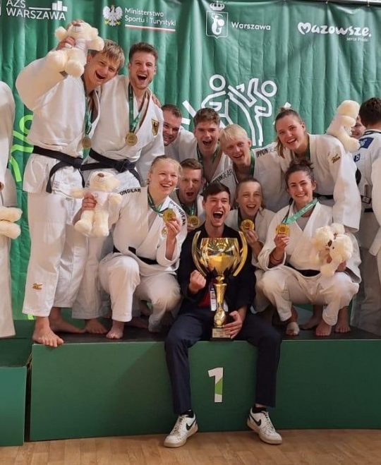 Marius Kölblinger wird mit dem Mixed-Team der Uni Leipzig Mannschafts-Europameister