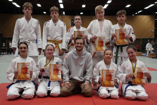 WMMdV u15 – Nürtinger*innen schlagen sich wacker, Lilly und Mila holen mit Ravensburg Gold