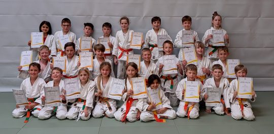 24 Judoka erfolgreich bei der Gürtelprüfung